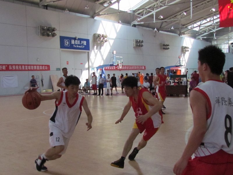 烟台大学文经学院教职工在莱山区第一届运动会上勇创佳绩