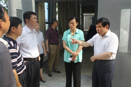 高文兵书记调研新校区教学楼空调安装和教室管理工作