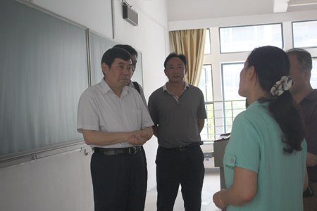 高文兵书记调研新校区教学楼空调安装和教室管理工作