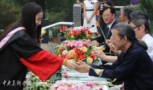2012届毕业典礼隆重举行 在未来的天地中活出中央美术学院人的精彩