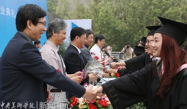 2012届毕业典礼隆重举行 在未来的天地中活出中央美术学院人的精彩