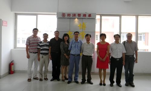 海燕投资集团董事长曾志平先生到经管系交流