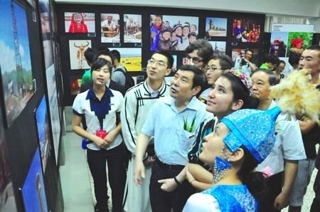 “魅力新疆”摄影展:一扇展示独特故事的窗户