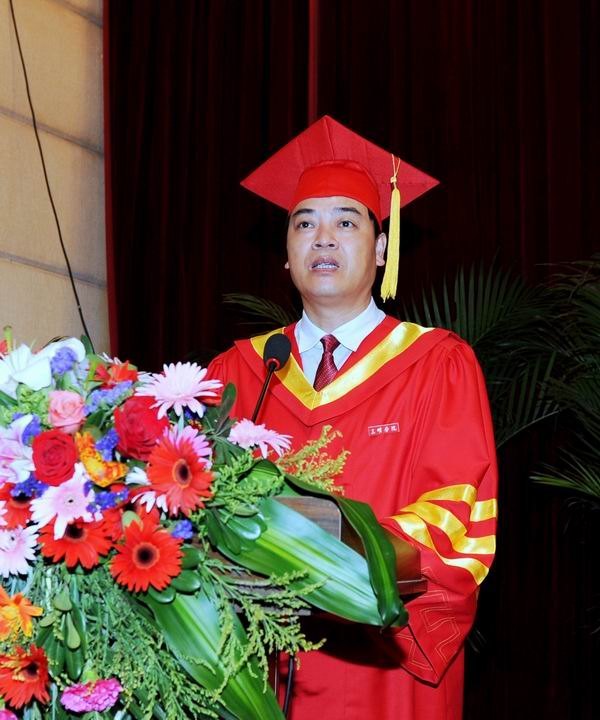 三明学院隆重举行2012届本科生毕业典礼