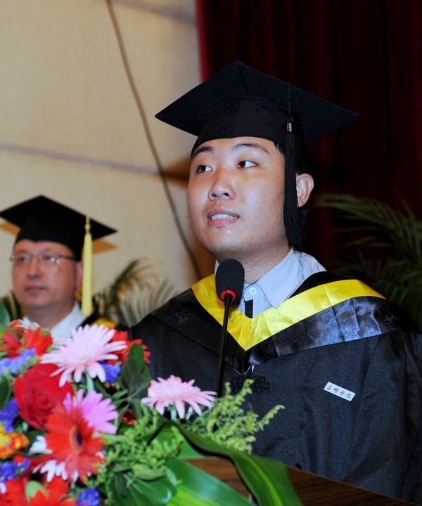 三明学院隆重举行2012届本科生毕业典礼