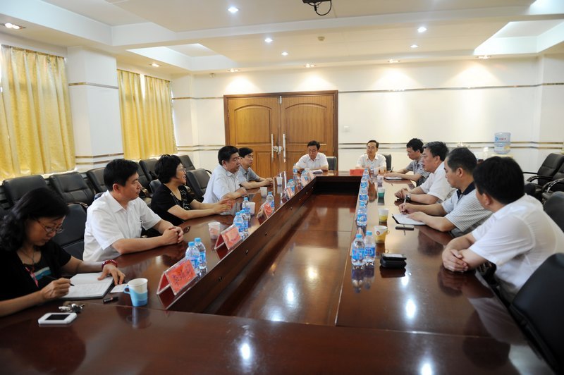 山东大学威海分校考察团来校参观考察