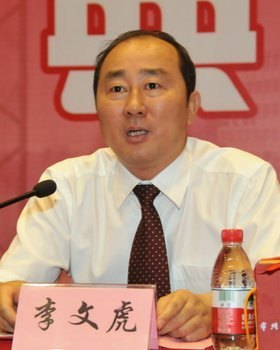 四年之聚今朝别 四千学子启程飞----2012届毕业生毕业典礼隆重举行