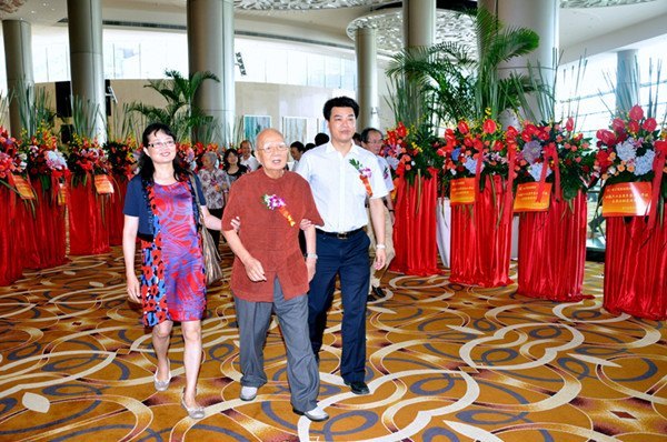 邓子基教授从教65周年暨90华诞在厦大举行--马国防书记应邀出席寿辰庆典