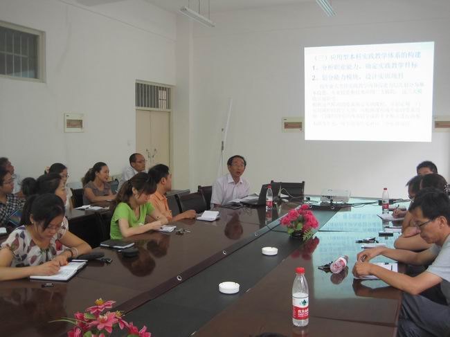 化学化工学院举行师资培训专题讲座