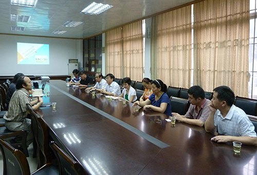 ����У�쵼���á��ͺ�����ѧ������ѧԺչ������