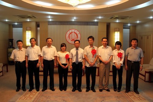 校领导寄语服务西部优秀志愿者