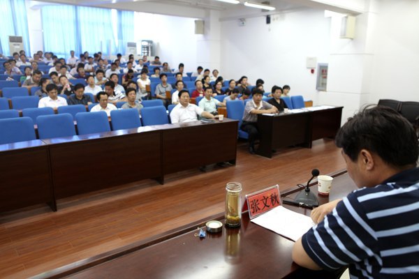 加强作风建设 保持纯洁清廉