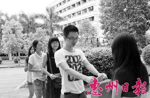 【惠州日报】惠州学院学生刘家良用善举阐释新时代雷锋精神