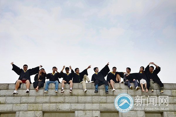 六月,我们即将分别