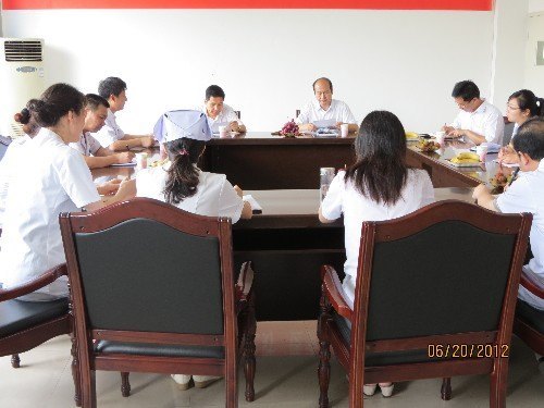 校领导到校医院指导工作