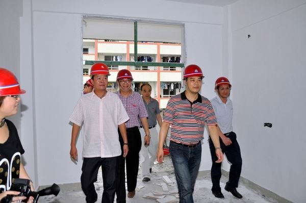 马国防等校领导察看重点建设项目工地