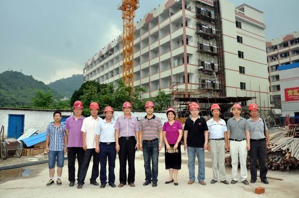 马国防等校领导察看重点建设项目工地