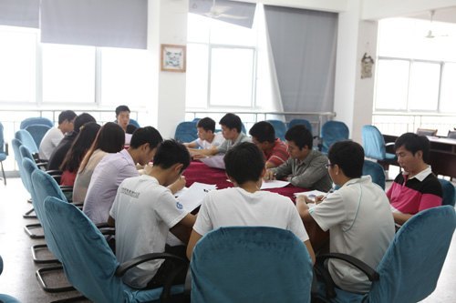校学生会组织学生专题学习江西省学生联合会第八次代表大会精神