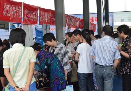 高校招生咨询会在台州学院举行