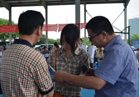 高校招生咨询会在台州学院举行