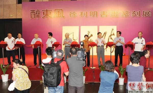 �������硪���������黭׭��չ�����Ͼ�¡�ؿ�Ļ