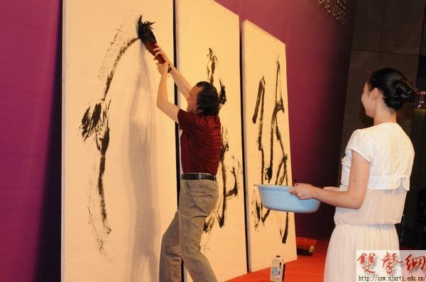 �������硪���������黭׭��չ�����Ͼ�¡�ؿ�Ļ