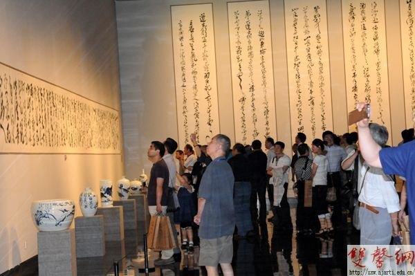 �������硪���������黭׭��չ�����Ͼ�¡�ؿ�Ļ