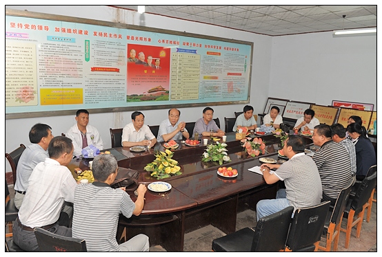 晋中学院领导到左权县进行住村扶贫调研,召开民主生活会