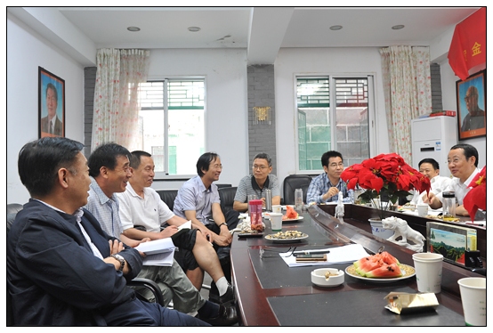 晋中学院领导到左权县进行住村扶贫调研,召开民主生活会