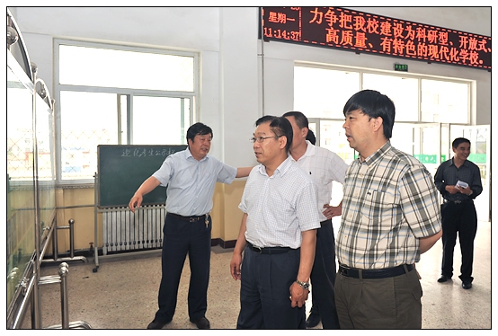 孙建中院长看望在左权二中、宏远中学支教的学生