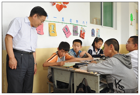 孙建中院长看望在左权二中、宏远中学支教的学生