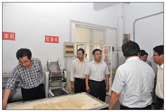 孙建中院长看望在左权二中、宏远中学支教的学生