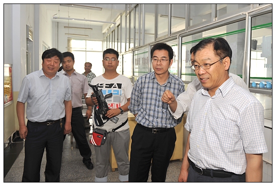 孙建中院长看望在左权二中、宏远中学支教的学生