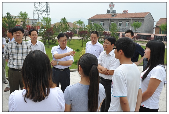 孙建中院长看望在左权二中、宏远中学支教的学生
