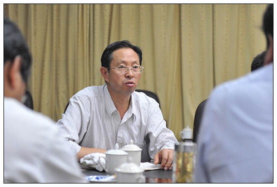孙建中院长看望在左权二中、宏远中学支教的学生