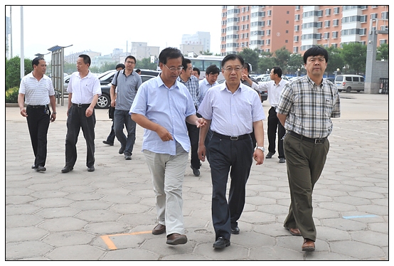 孙建中院长看望在左权二中、宏远中学支教的学生