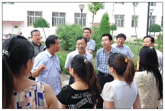 孙建中院长看望在左权二中、宏远中学支教的学生