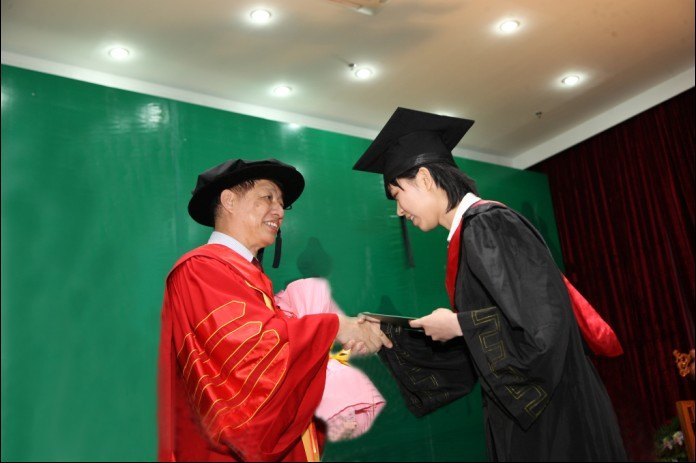 学院2012届毕业生学士学位授予仪式隆重举行