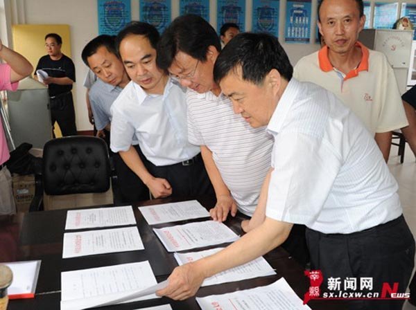 聊城市委领导看望潍坊学院包村“第一书记”