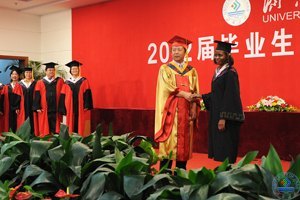 今天,我们毕业了