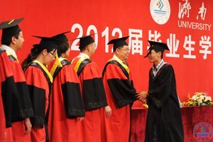 今天,我们毕业了