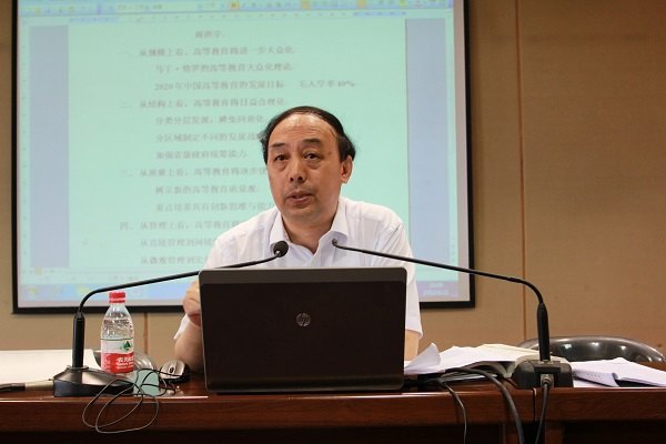省人大常委会副主任周洪宇来武汉工程大学讲学