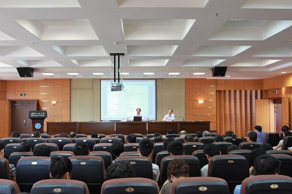 省人大常委会副主任周洪宇来武汉工程大学讲学