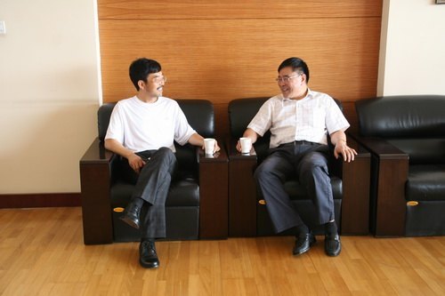 王崇杰书记、靳奉祥校长会见马中国教授