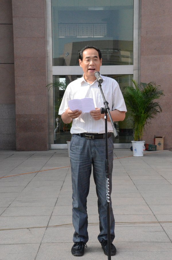 潍坊学院2012届毕业典礼隆重举行
