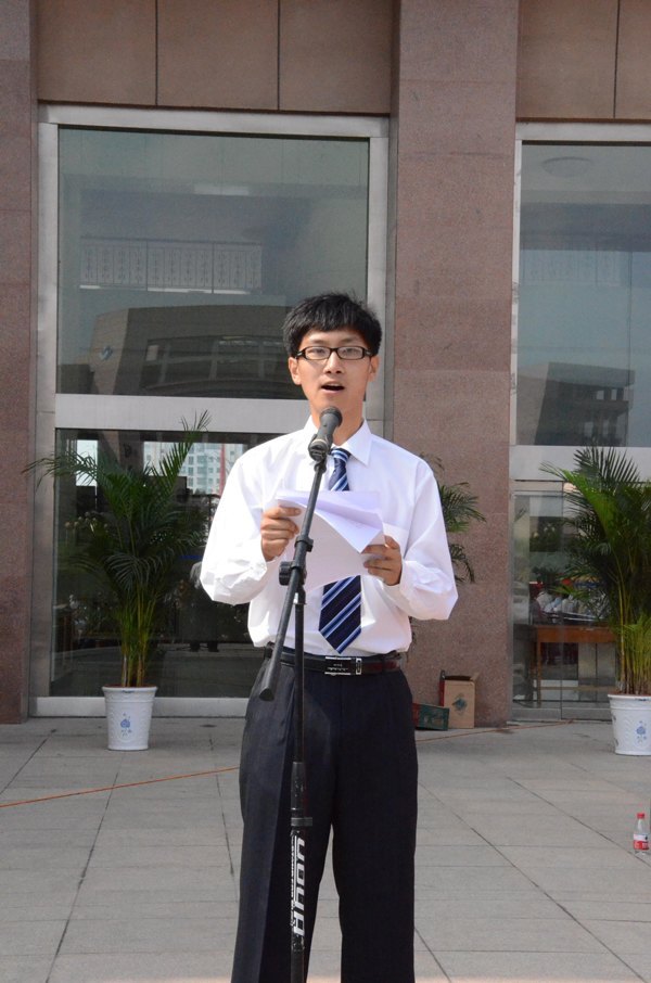 潍坊学院2012届毕业典礼隆重举行