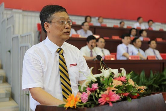景德镇陶瓷学院隆重举行2012届毕业典礼