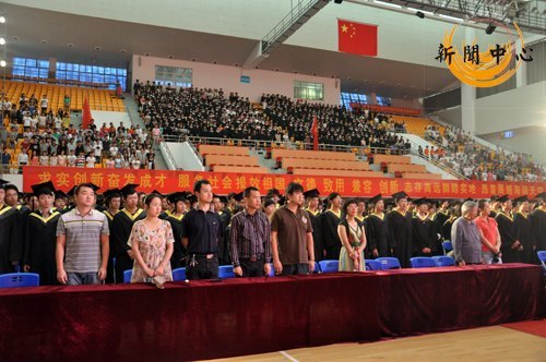 【组图】江汉大学文理学院2012届毕业典礼暨学士学位授予仪式