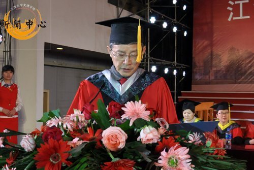 【组图】江汉大学文理学院2012届毕业典礼暨学士学位授予仪式