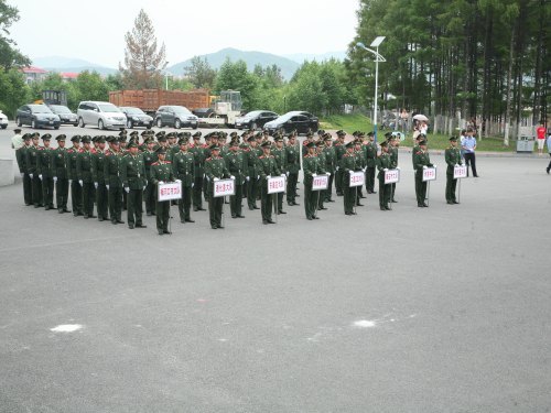 威武之师入校园